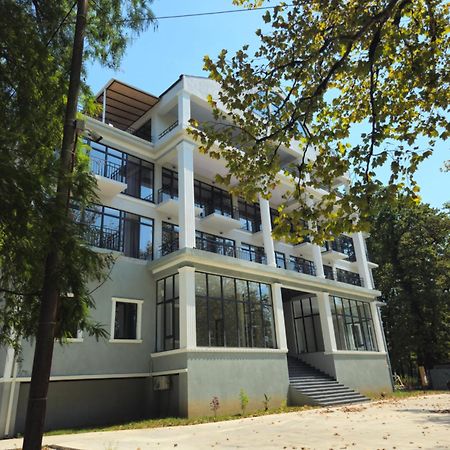 Green Hotel Tskaltubo Εξωτερικό φωτογραφία